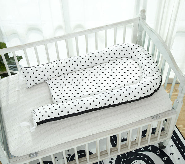 Portable Newborn Baby Sleeping Bed-Black dots - Mini Me Ltd
