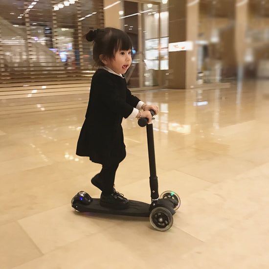 High End Quality Kids Scooter with flash wheels - Mini Me Ltd