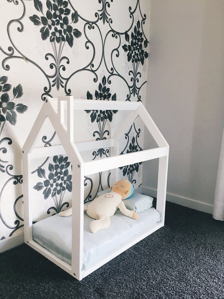 Mini house frame bed for dolls - Mini Me Ltd